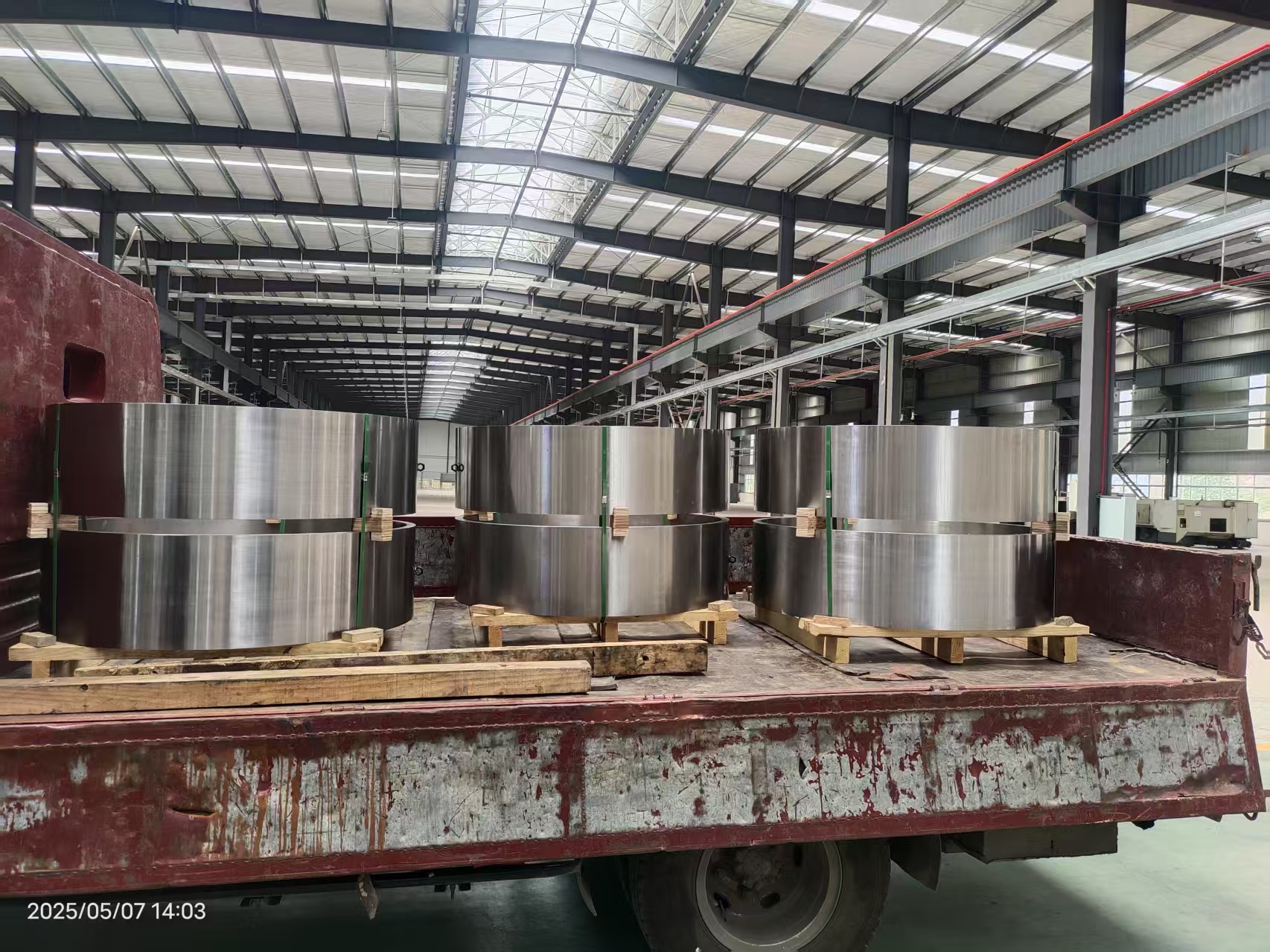 Cén cineál gaibhneachta trealaimh mheicniúil ar a bhfuil gaibhneachta tosaigh acastóra cuas oiriúnach dóibh?